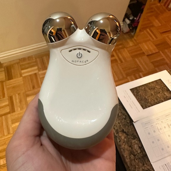 Mini Facial Toning Device - Picture 1 of 6